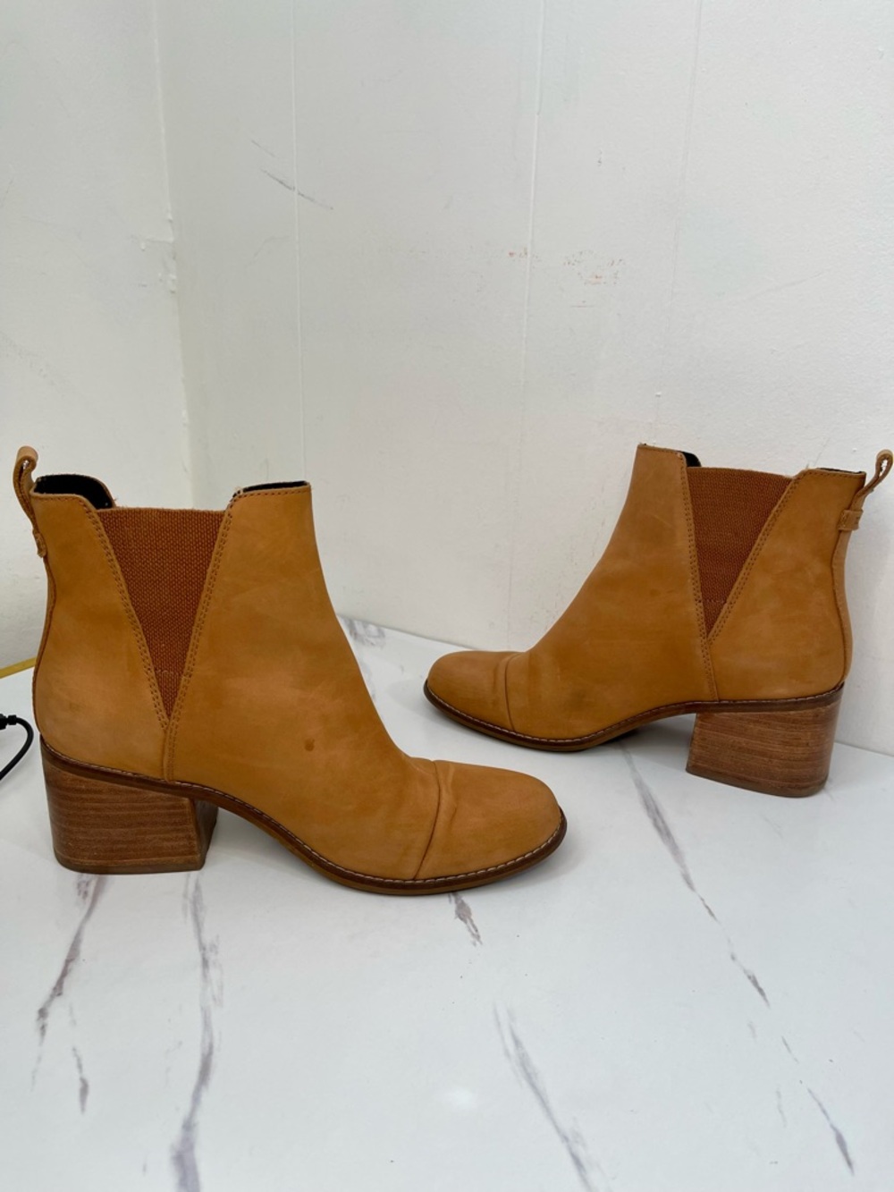 Women's TOMS Esme Brown Leather Ankle Boots Booties Size 9 Chelsea Ankle Boots - Picture 2 of 9
